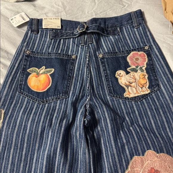 We The Free Farm To Peach Jeans 28 embroidered farm animals sold out barnyard - Picture 11 of 11
